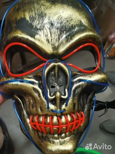 Светящаяся маска, работает от батареек