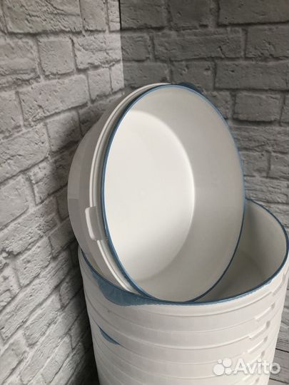 Емкость с крышкой из пищевого пластика