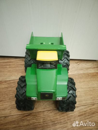 Игрушечный грузовик