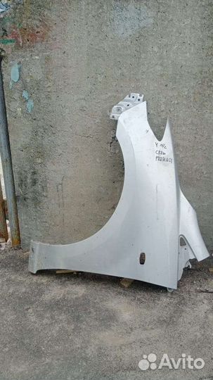 Крылья передние на Мазду Премаси