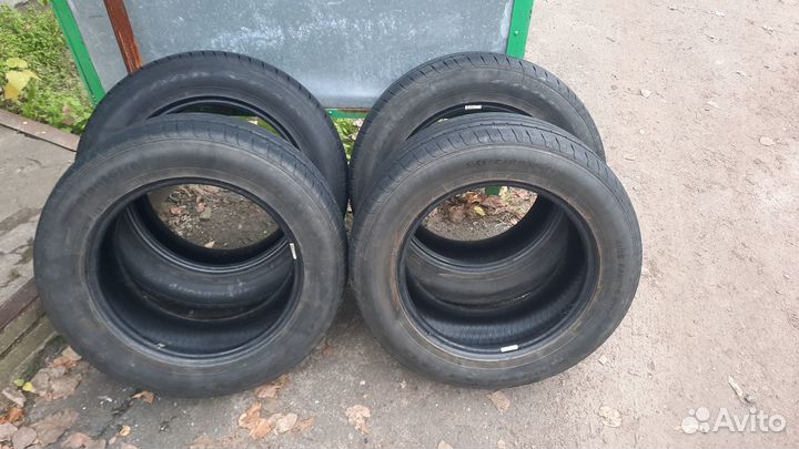 Goodyear EfficientGrip 235/60 R17 102V