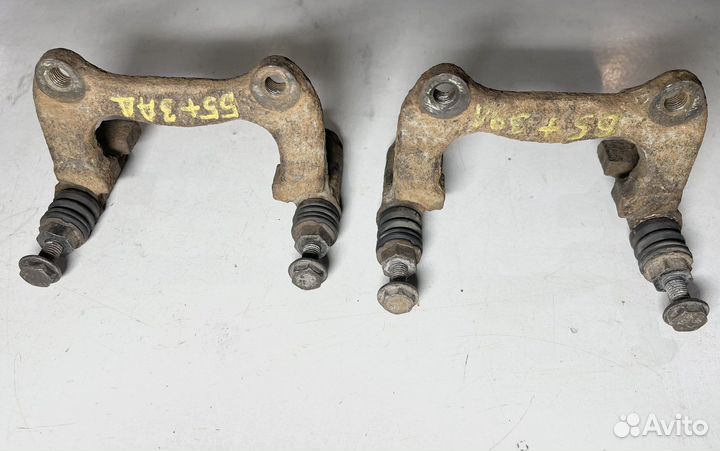 Скоба суппорта задняя VW Passat B5+