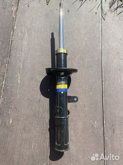 Амортизатор задний правый Toyota Carina E AT190