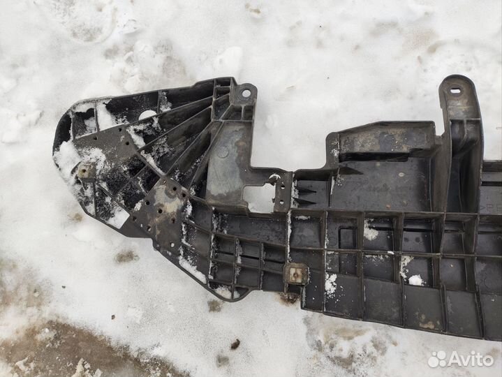 Усилитель бампера передний Toyota Camry 70 2018+