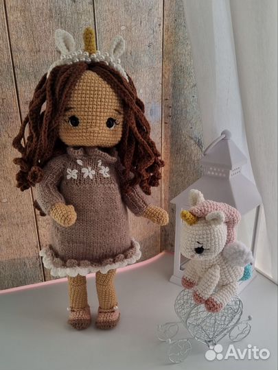 Вязаная кукла ручной работы