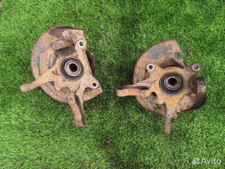 Кулак поворотный Mitsubishi Colt 5 1.3/мкпп 4G13