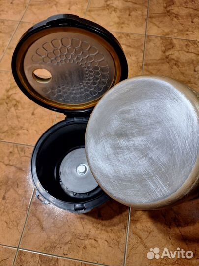 Мультиварка Redmond RMC-M22