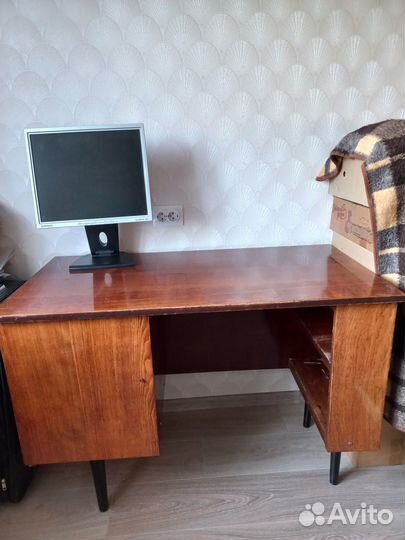 Письменный стол