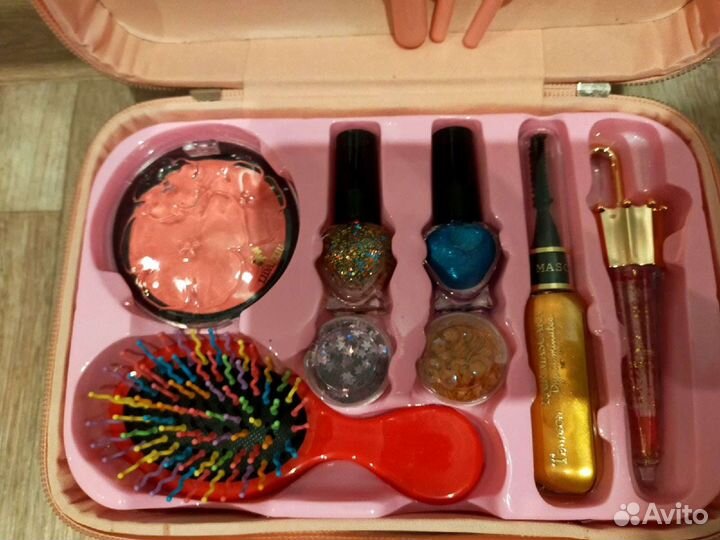 Набор косметики в чемодане для девочек