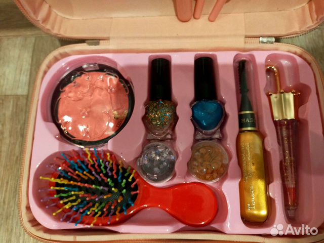 Набор косметики в чемодане для девочек