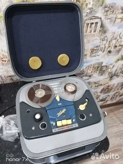 Катушечный магнитофон комета