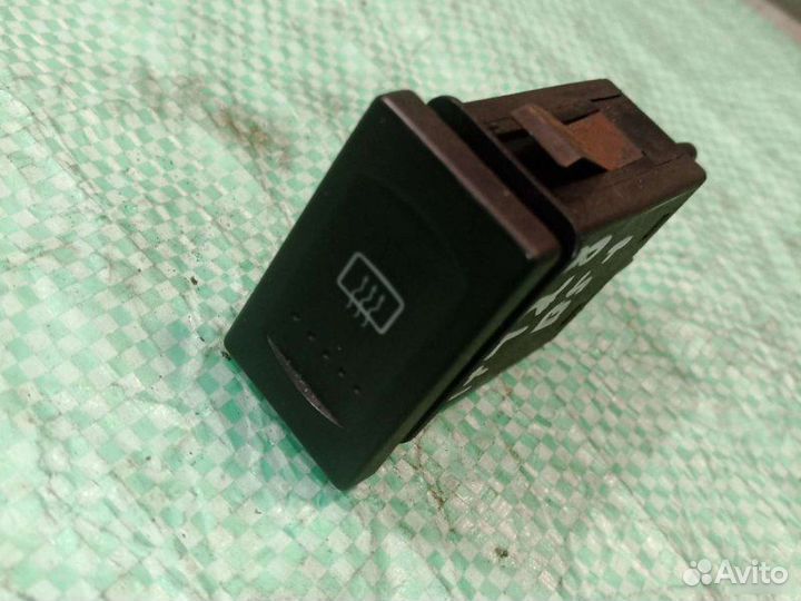 Кнопка подогрева стекла задняя Volkswagen Passat