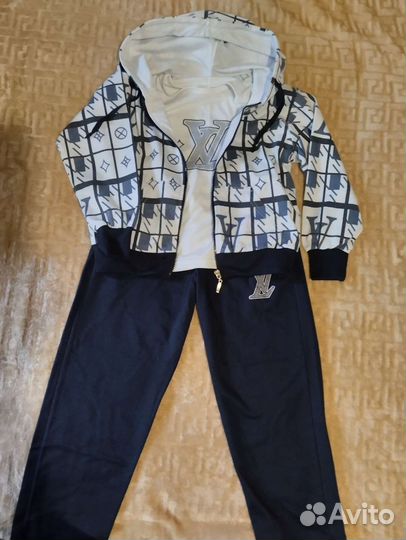 Спортивный костюм