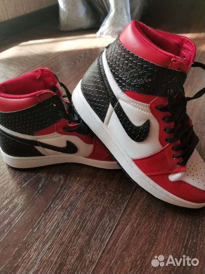 Кроссовки Nike подростковые