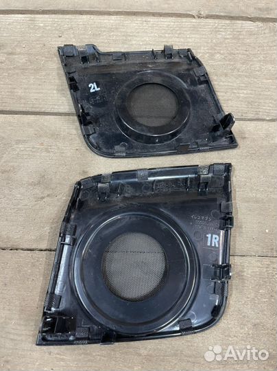 Сетка динамика в торпедо Toyota Land Cruiser 200