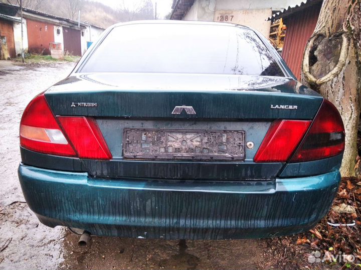 Разбор на запчасти Mitsubishi Lancer 1996