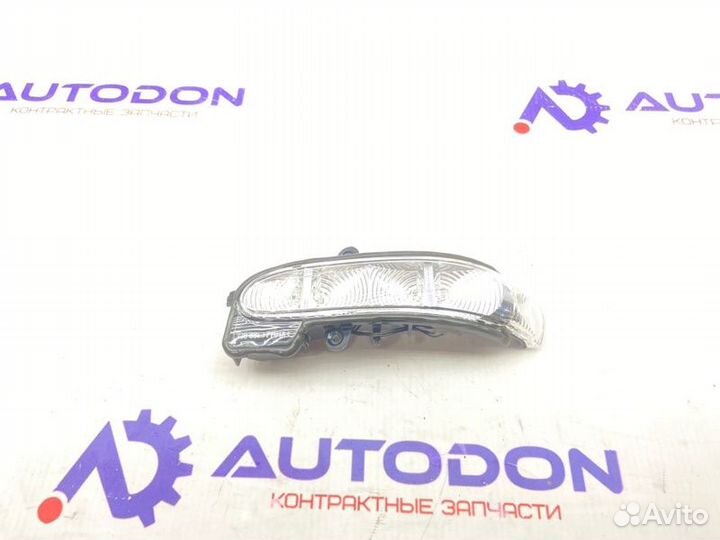 Повторитель поворота левый Mercedes E W211