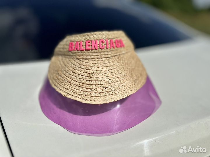 Козырек в стиле Balenciaga