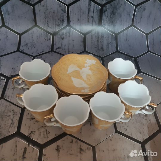 Новый.Набор из 6-ти кружек и блюдцами.Шикарнейший