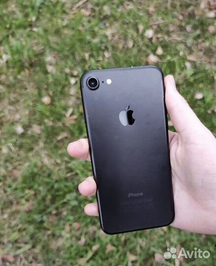 Телефон iPhone 7