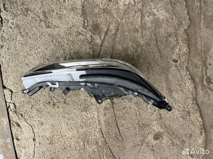 Продам фару б/у