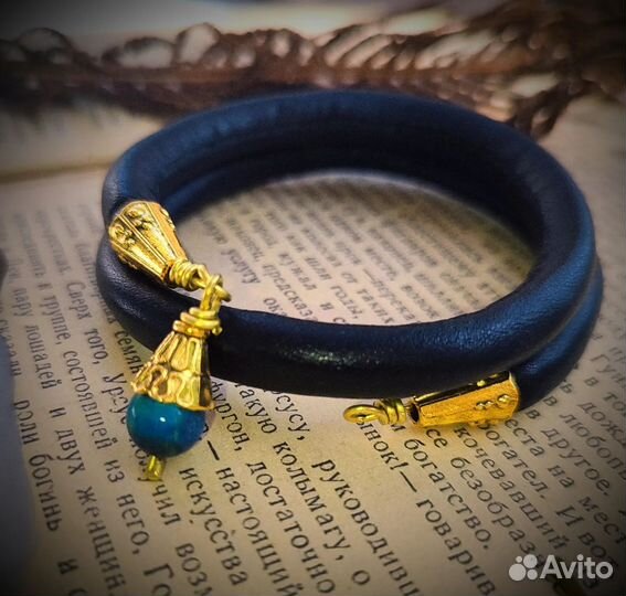 Женский браслет из кожи с агатом и малахитом