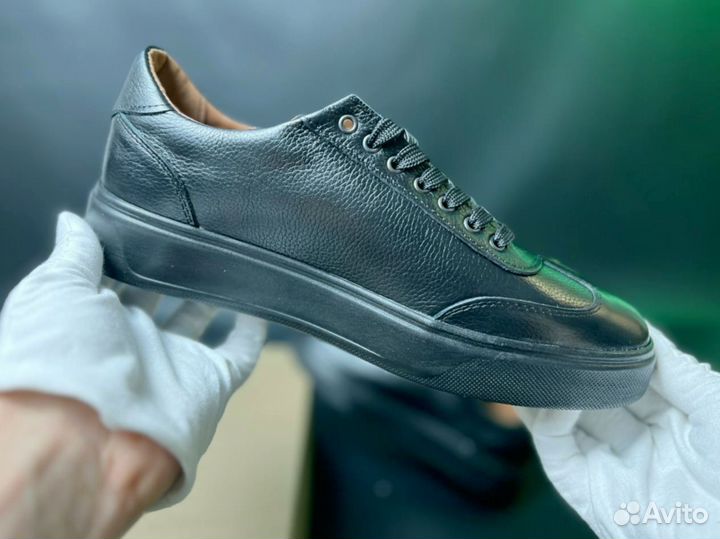 Кроссовки Armani удобные