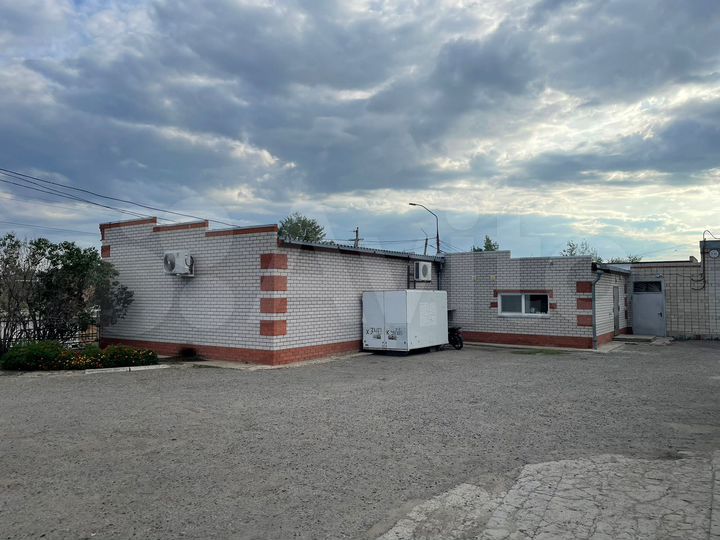 Торговая площадь на 1 линии, 305 м²