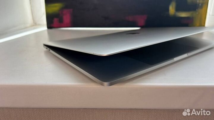 MacBook Pro 15 2019 16/512 как новый