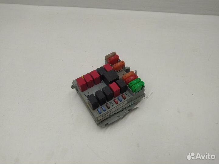 Б/У Б/У Блок предохранителей Европа. 1332043080