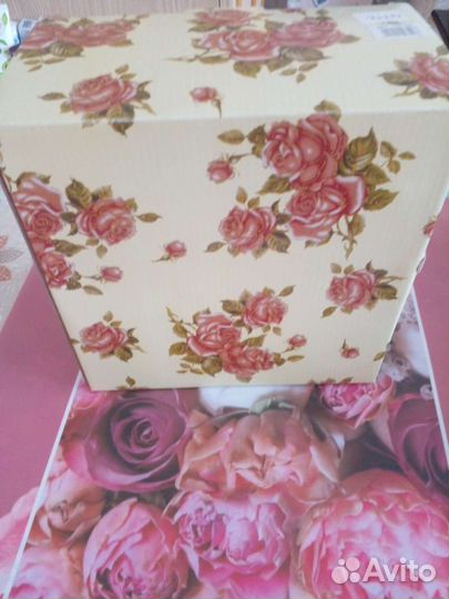 Ваза для фруктов на ножке