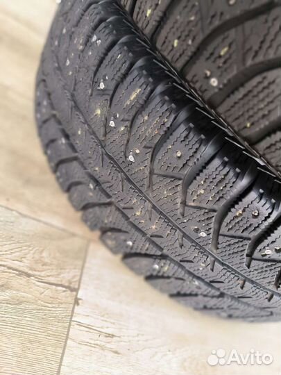 Bridgestone Ice Cruiser 7000 215/65 R16