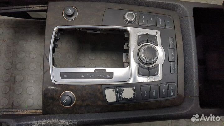 Консоль салона Audi Q7, 2007