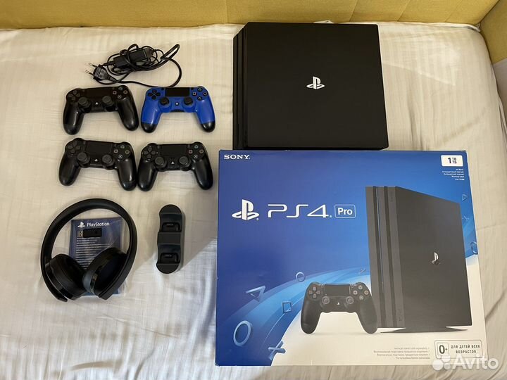 PS4 Pro 1TB, 4x DualShock, док, Gold Headset
