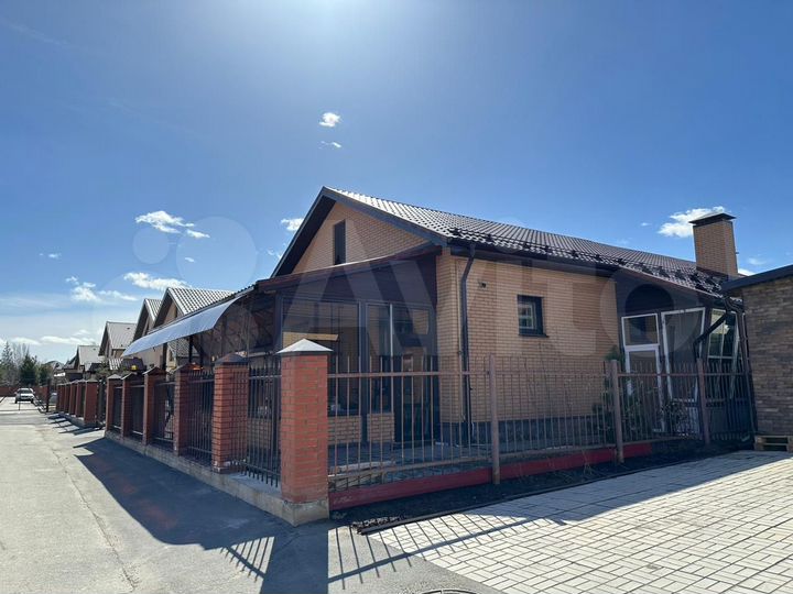 Коттедж 157,8 м² на участке 6,5 сот.