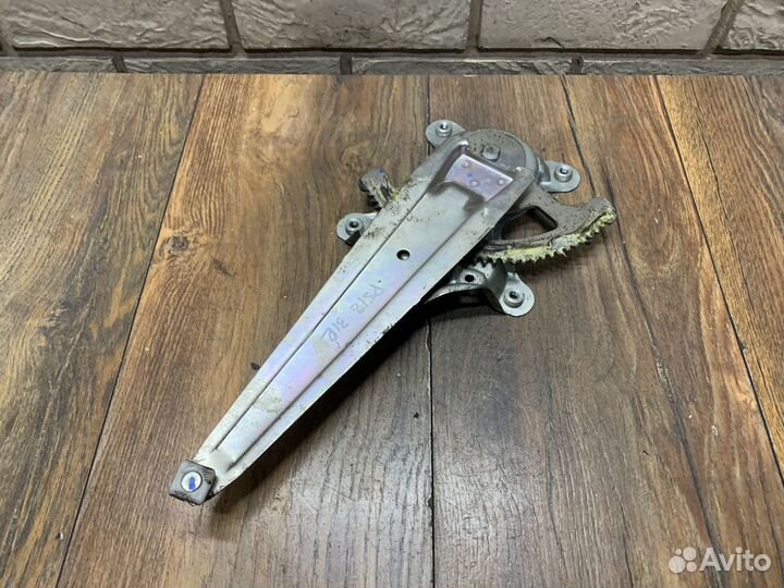 Mitsubishi Pajero Стеклоподъемник электр. задний