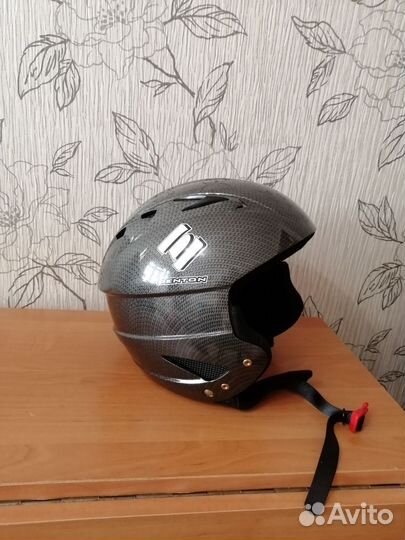 Горнолыжный шлем