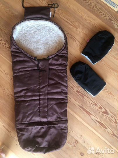 Зимний конверт на овчине, рукавички- муфта