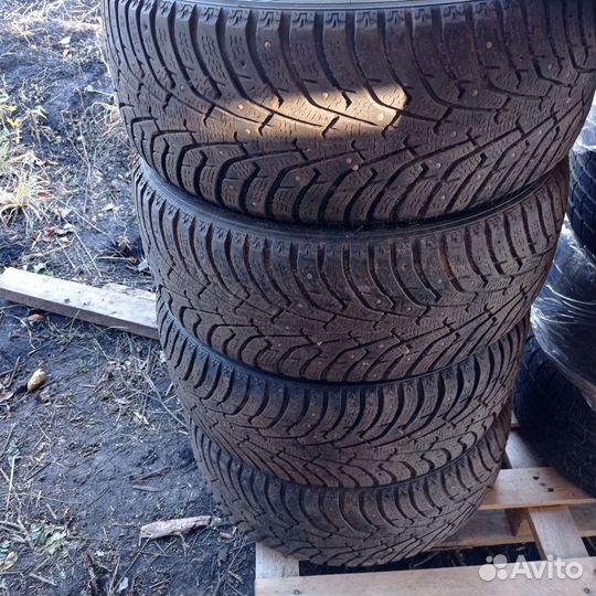 Maxxis ArcticTrekker NS5 215/50 R17