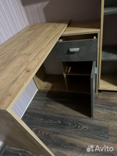 Письменный стол