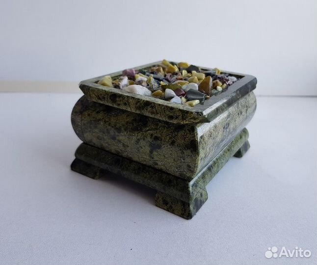 Красивая шкатулка. Природный камень Змеевик