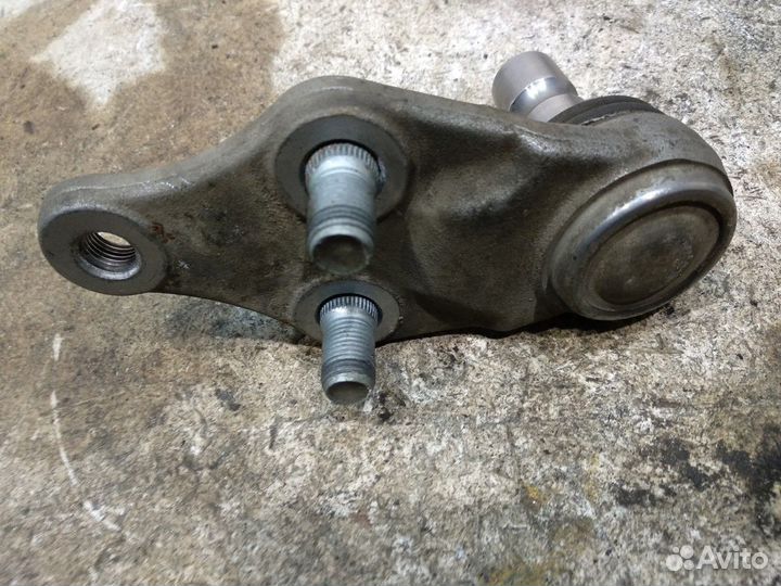 Шаровое переднего левого нижнего рычага