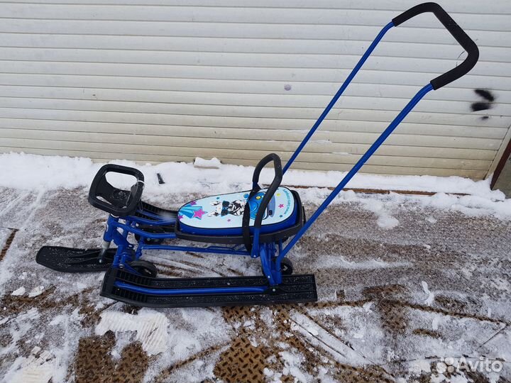 Снегокат с ручкой и колесами