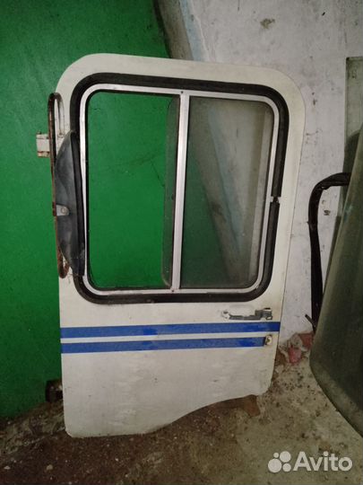Дверь передняя левая на автобус паз