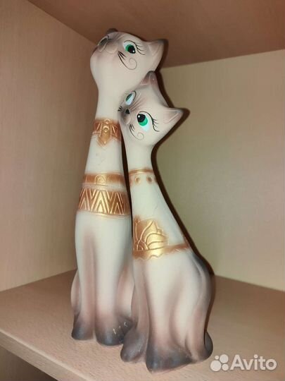 Скульптура из гипса Влюбленные кошечки