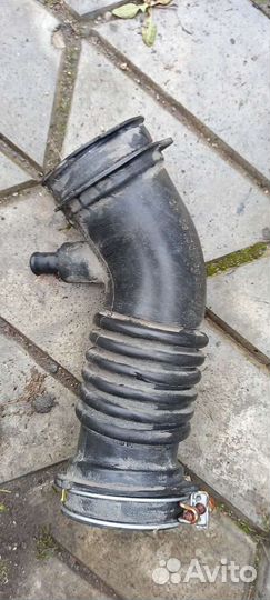 Патрубок воздушного фильтра Toyota Corolla E15 1.6