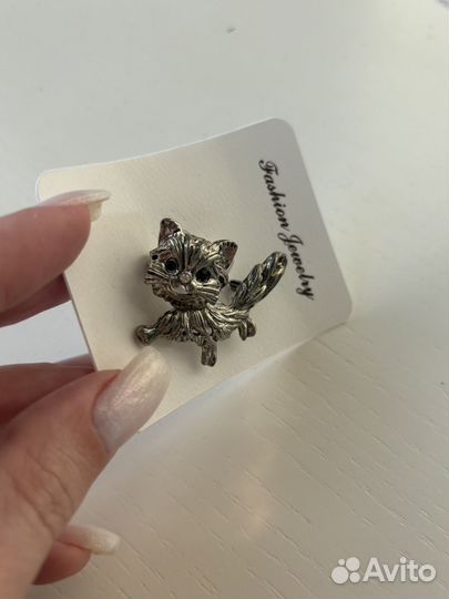 Брошка кошка