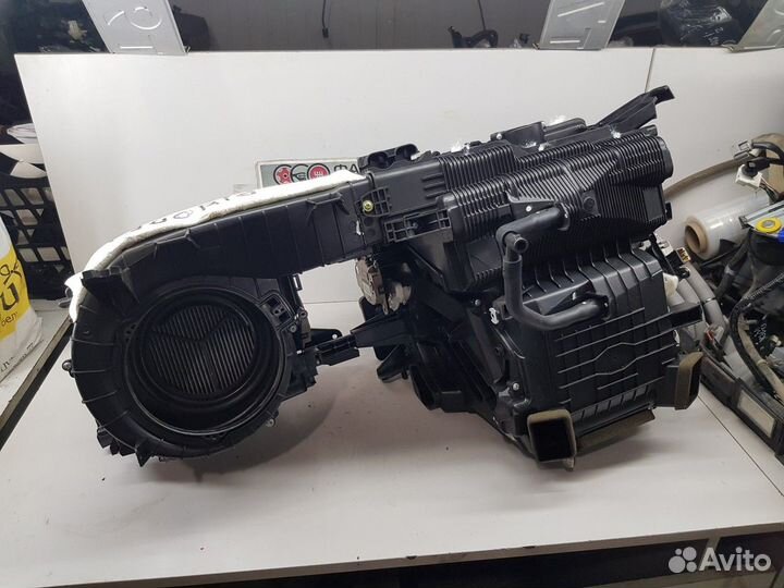 Корпус отопителя (Kia Quoris)