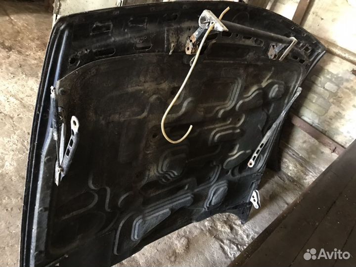 Капот на BMW 5 е34