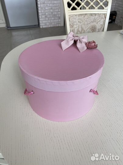 Подарочная коробка